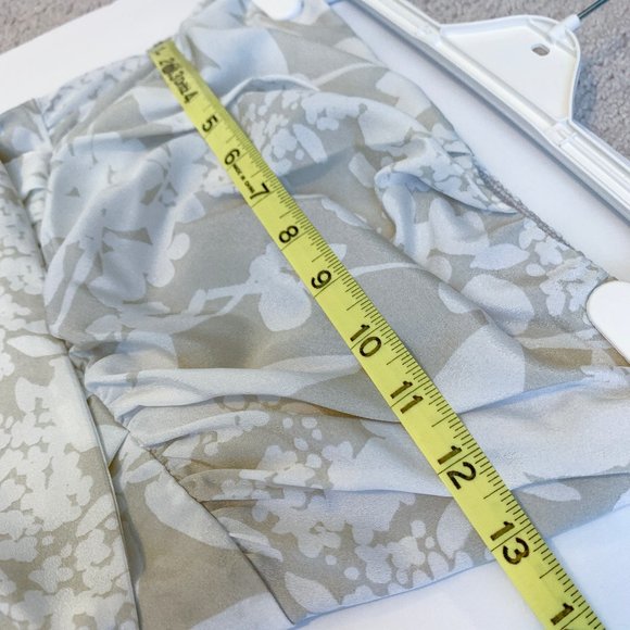 Sz 4 Light Beige and White Short Express Dress - Picture 8 of 9